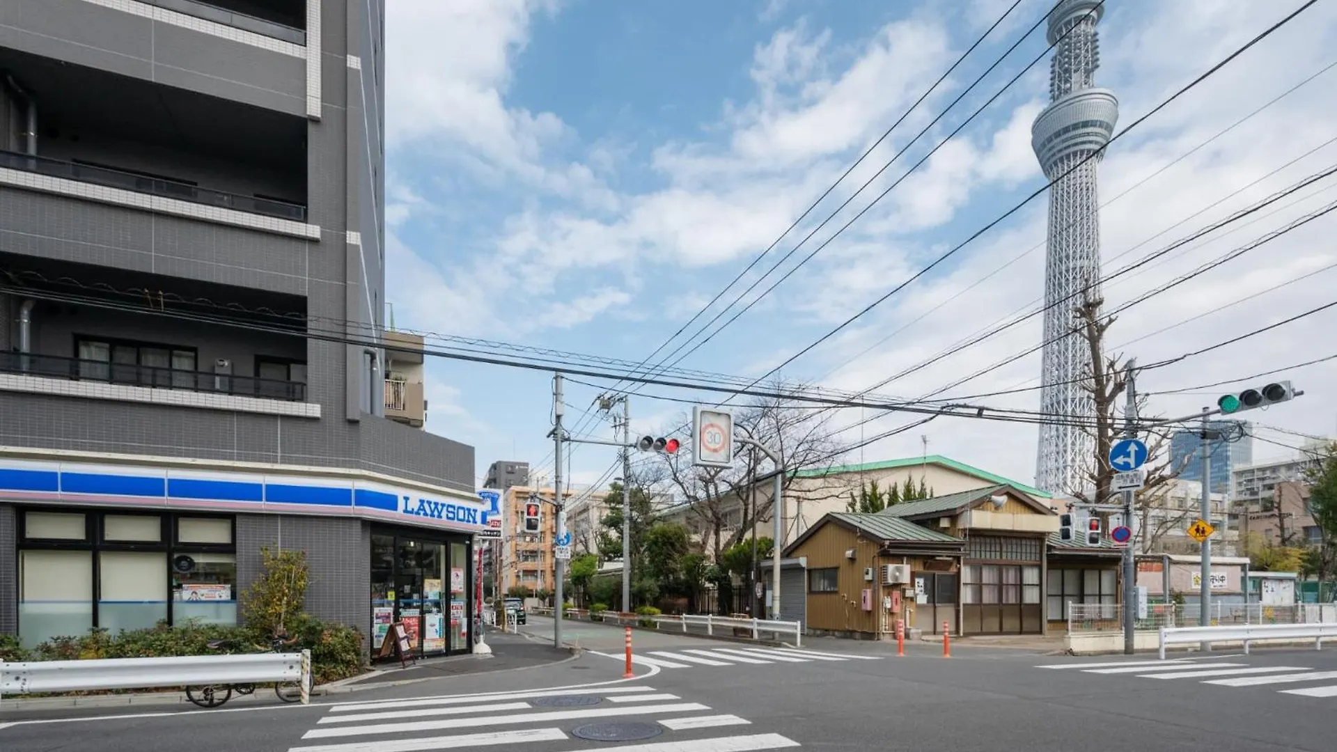 Higashikomagata House Tokyo 0*,